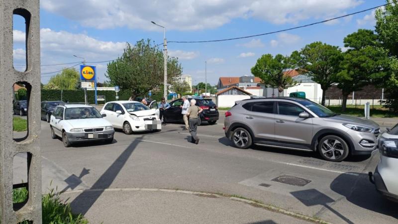 Készüljünk fel: baleset történt, ezért a forgalom megállt.
