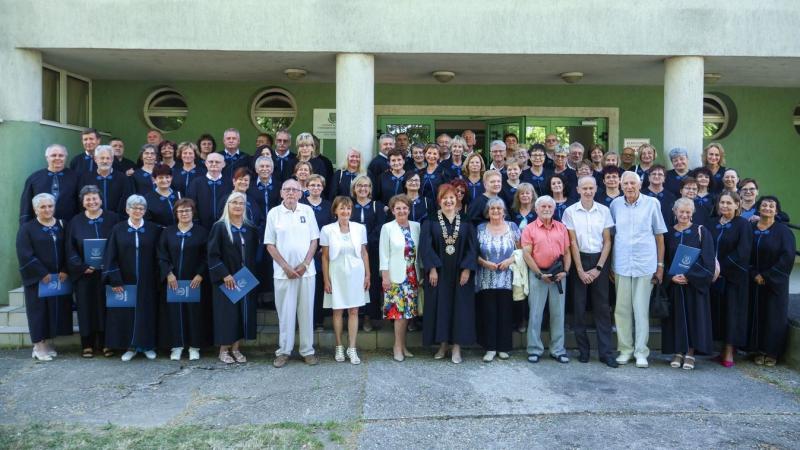Mintha az idő kereke megállt volna - újra találkoznak a 40 évvel ezelőtt diplomázott közgazdászok (galéria)