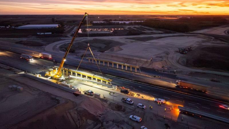 Újabb fontos állomásához érkezett az M5-M44 csomópont fejlesztése – nézd meg a galériát!