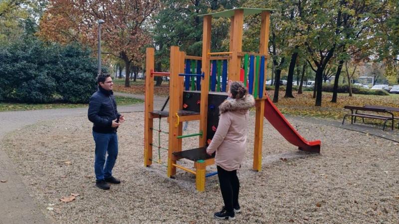 BAMA - Annak ellenére, hogy a kamerák folyamatosan figyelnek, a Móricz Zsigmond téri park mégis rendszeresen vandalizmus áldozatául esik.