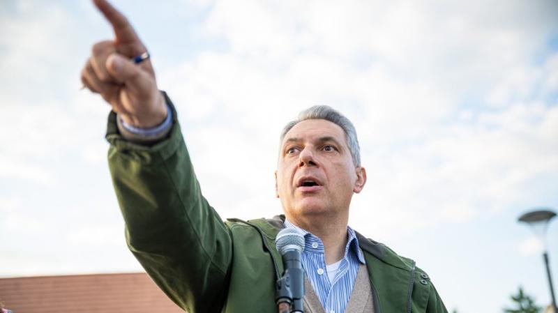 Lázár János útnak indul a Karmelitába, ahol átadja a fontos küldeményt, ha a körülmények kedvezőbbek lesznek a melegebb éghajlaton.