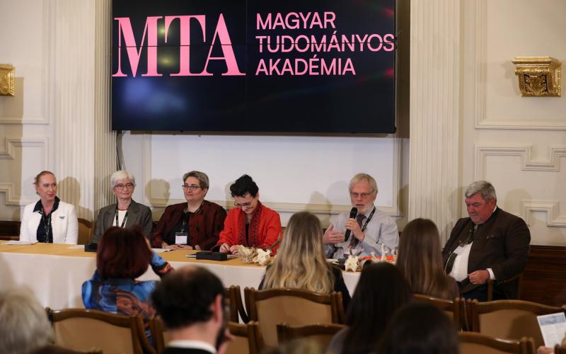 A szlovákiai magyar tudományosság és az MTA kétszáz éve: Egy különleges utazás a tudás világában

A szlovákiai magyar tudományosság története szorosan összefonódik az MTA, vagyis a Magyar Tudományos Akadémia fejlődésével. Az elmúlt kétszáz év során a szlo