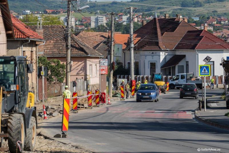 Új fejezet kezdődik Székelyudvarhelyen, de az útlezárások továbbra is érvényben maradnak.