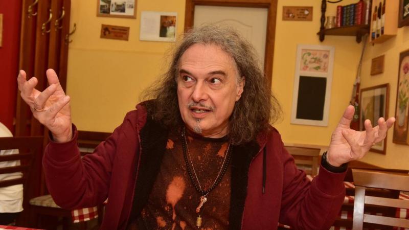 Laár András felajánlotta tízmilliós támogatását Galla Miklósnak.