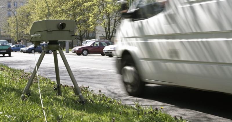 Ebben a magyar városban nem ismernek kegyelmet a gyorshajtók számára, ugyanis újabb sebességmérő kamerákat telepítettek a hatóságok.