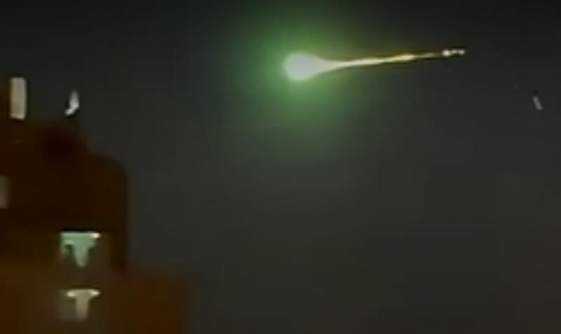 Egy lenyűgöző tűzgömb hasított át az égbolton Moszkva felett - nézd meg a videót!